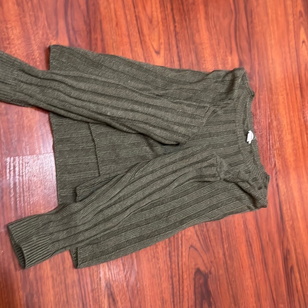 Garage Green Sweater 💚🖤